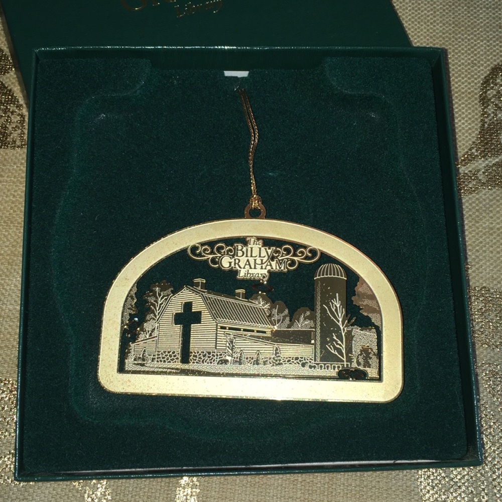 BILLY GRAHAM LIBRARY ORNAMENT HANGER NIB 3D IMAGE